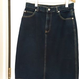 GAP Dark wash denium skirt Size 8